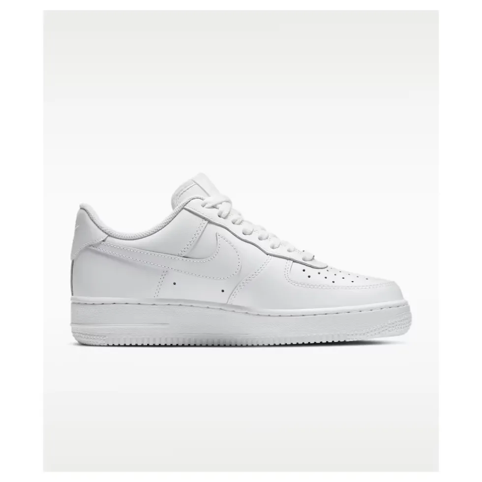 Air Force 1 '07 Smooth Leather Low Top Sneakers