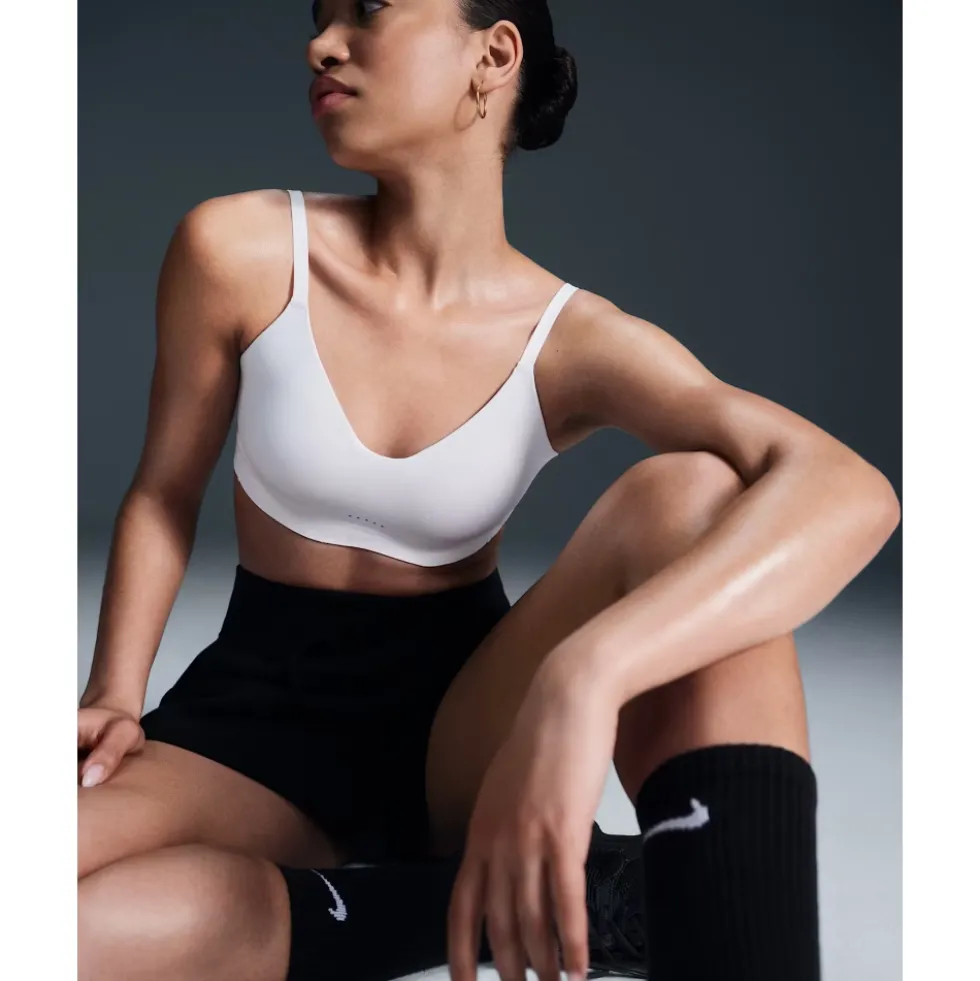 Alate Minimalist Light-Support Convertible Sports Bra
