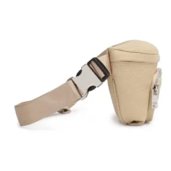 Beige hofte taske med præget mønster