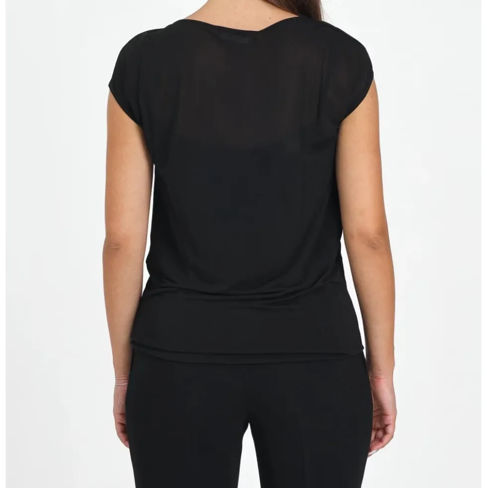 Blusa in satin smanicata