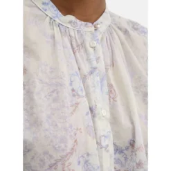 Bohemebluse i bomuldsvoile med forglemmigej-print