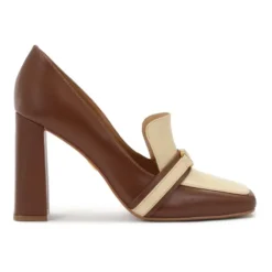 Brun og beige pumps på en stolpe