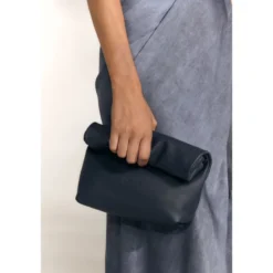 Delhi S Clutch