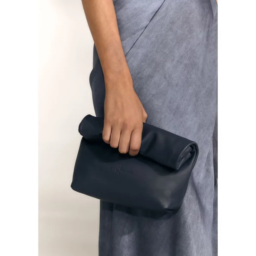 Delhi S Clutch
