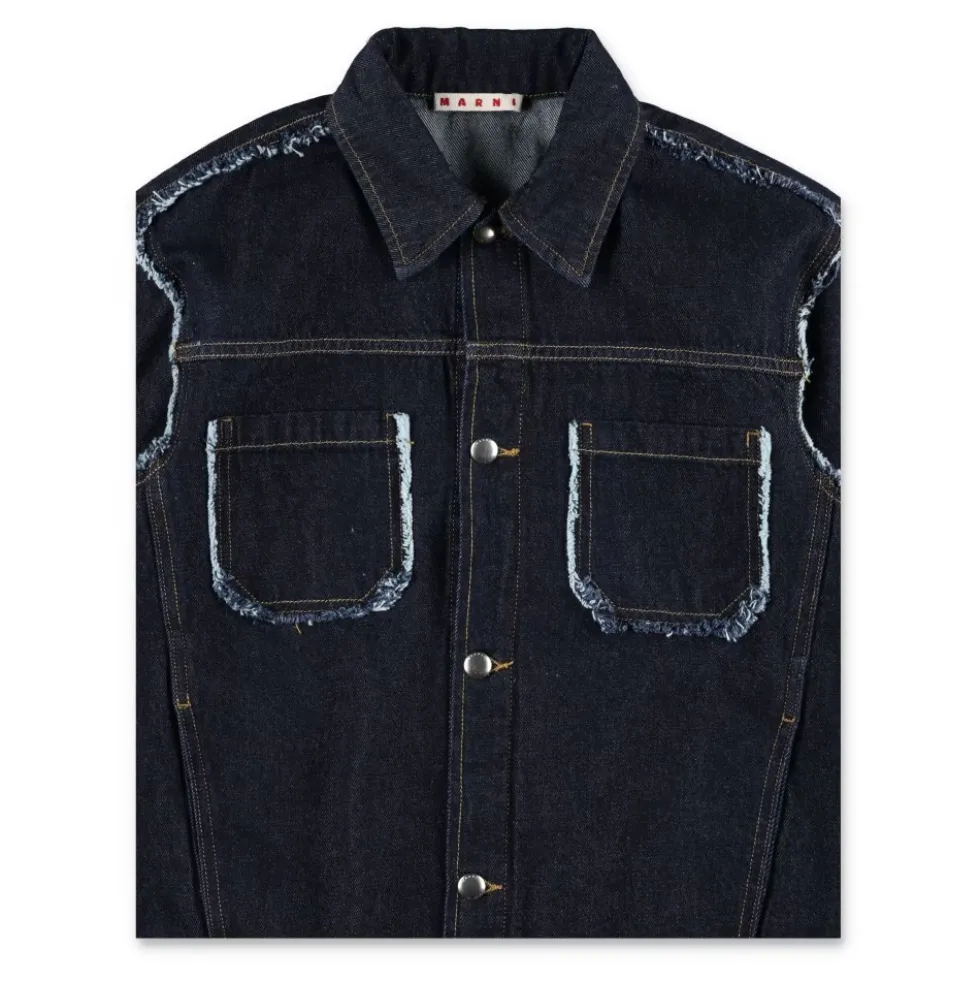 Denimjakke med flossede kanter