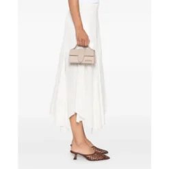 Elegant Beige Tasker med Guld Logo