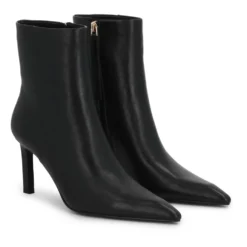 Elegante stiletstøvler med hæle i glat læder