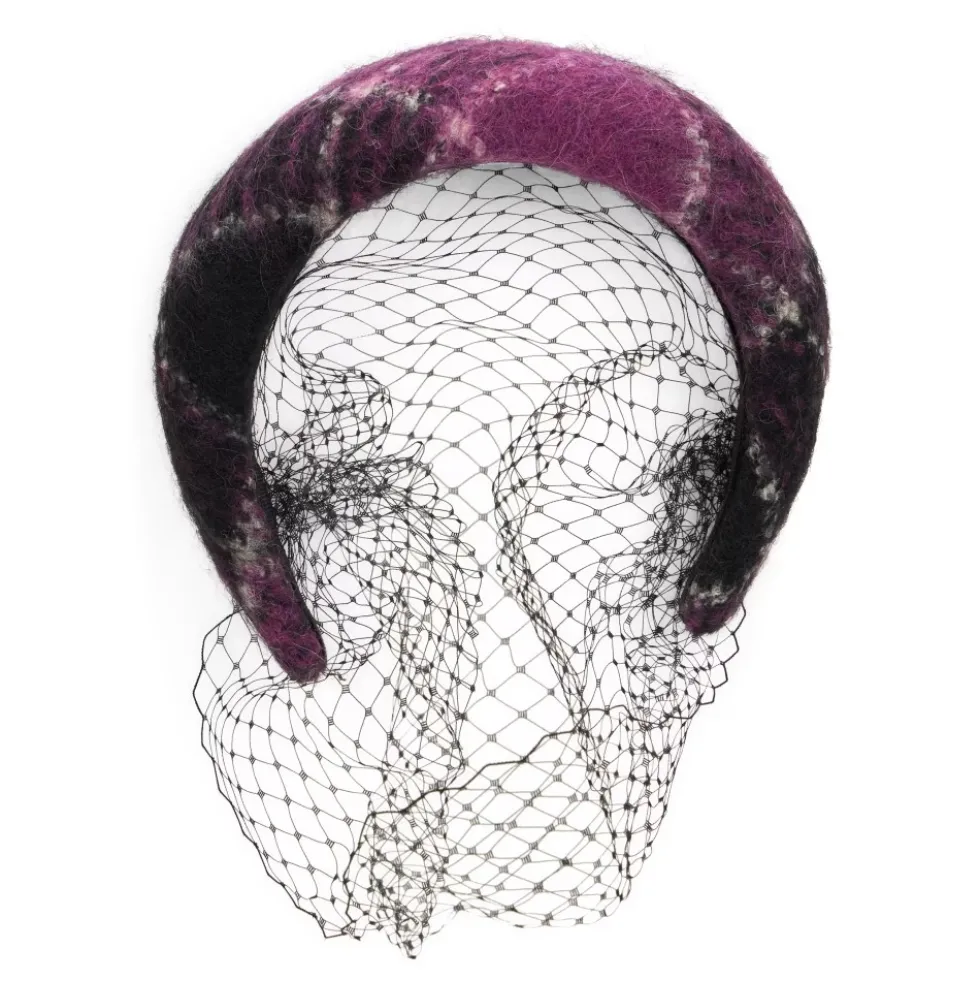 Elegant hårbøjle til håret i nuancer af lilla og sort med dekorativt mesh.