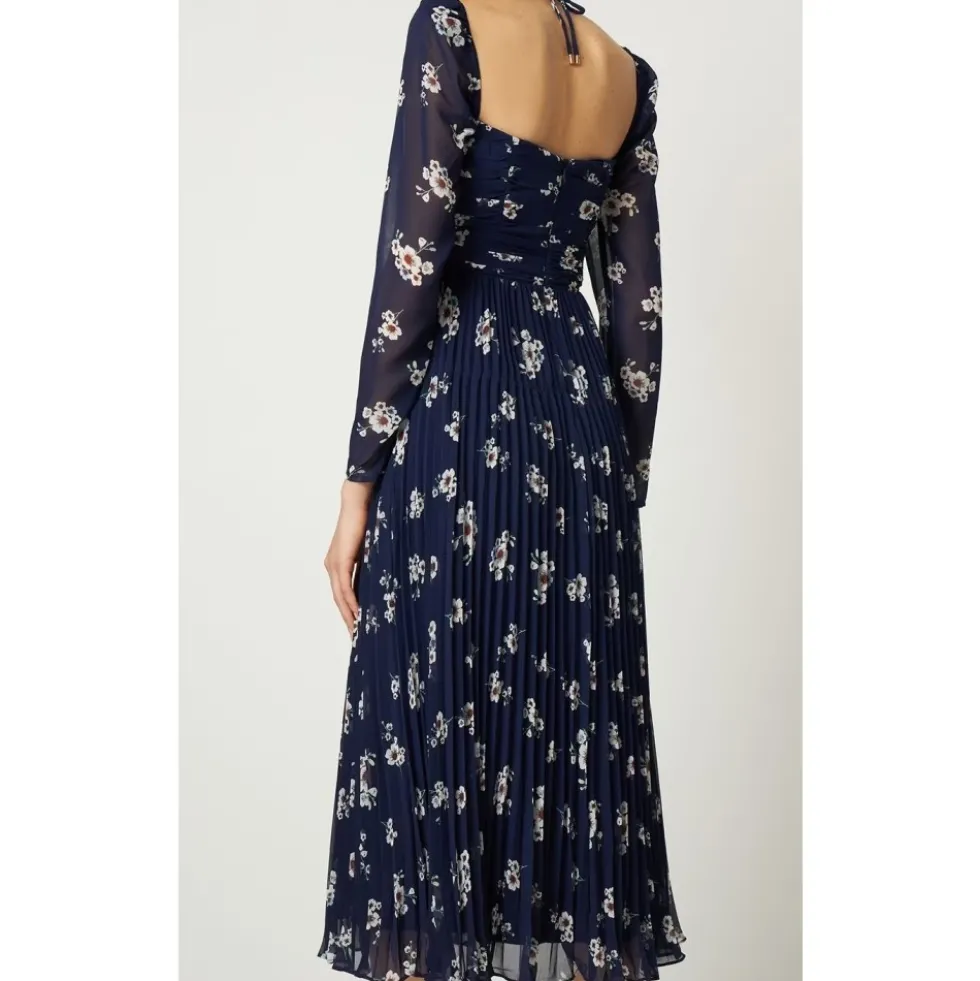 Elegant lang kjole med blåt fantasiprint