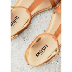 Feminin Lædersandal med Stropper og Ankelrem