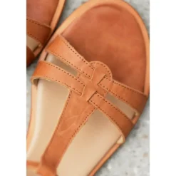 Feminin Lædersandal med Stropper og Ankelrem