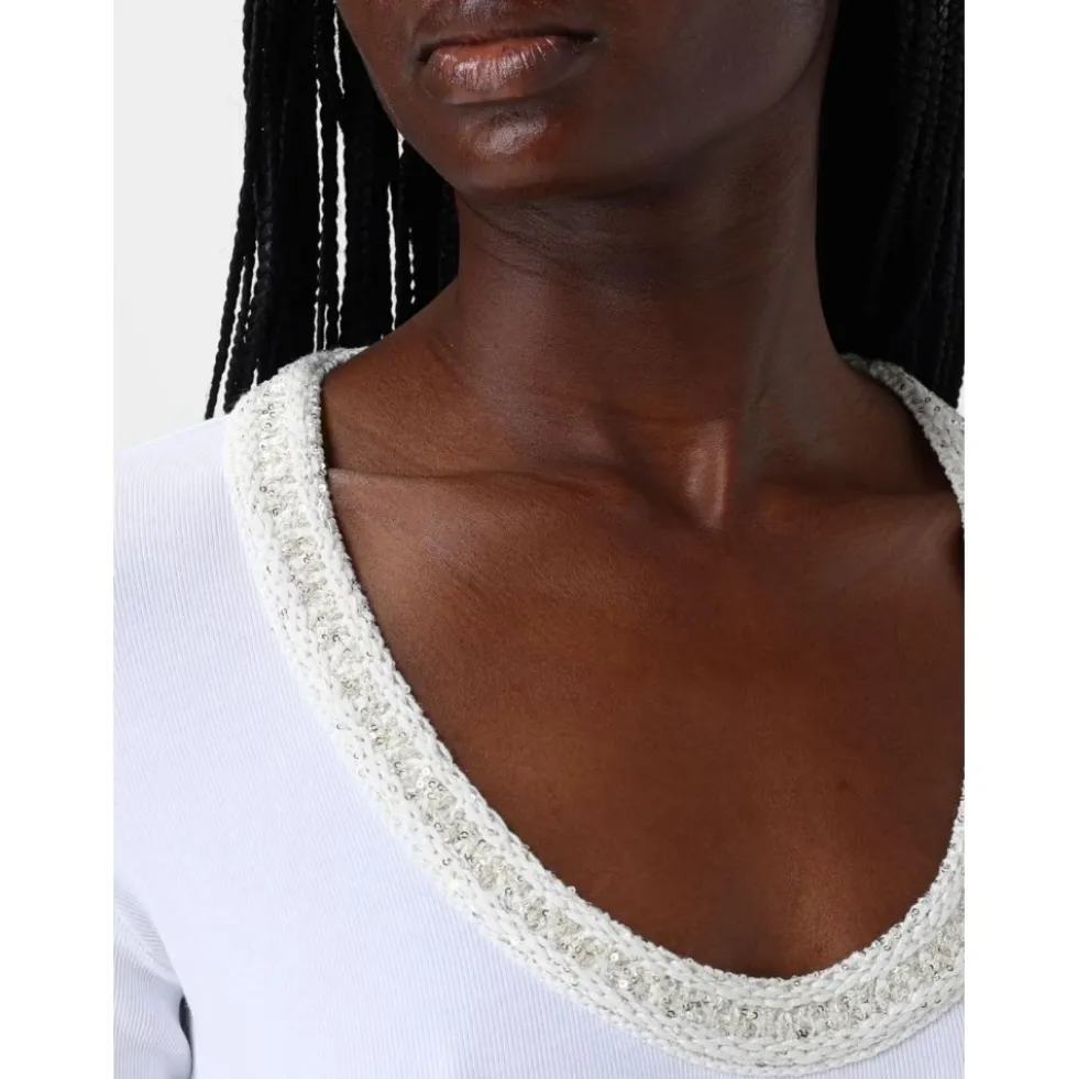 Hvid Beaded Neckline Half Sleeve Top