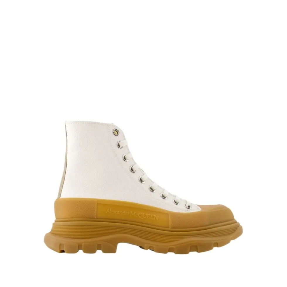 Lace-up Boots