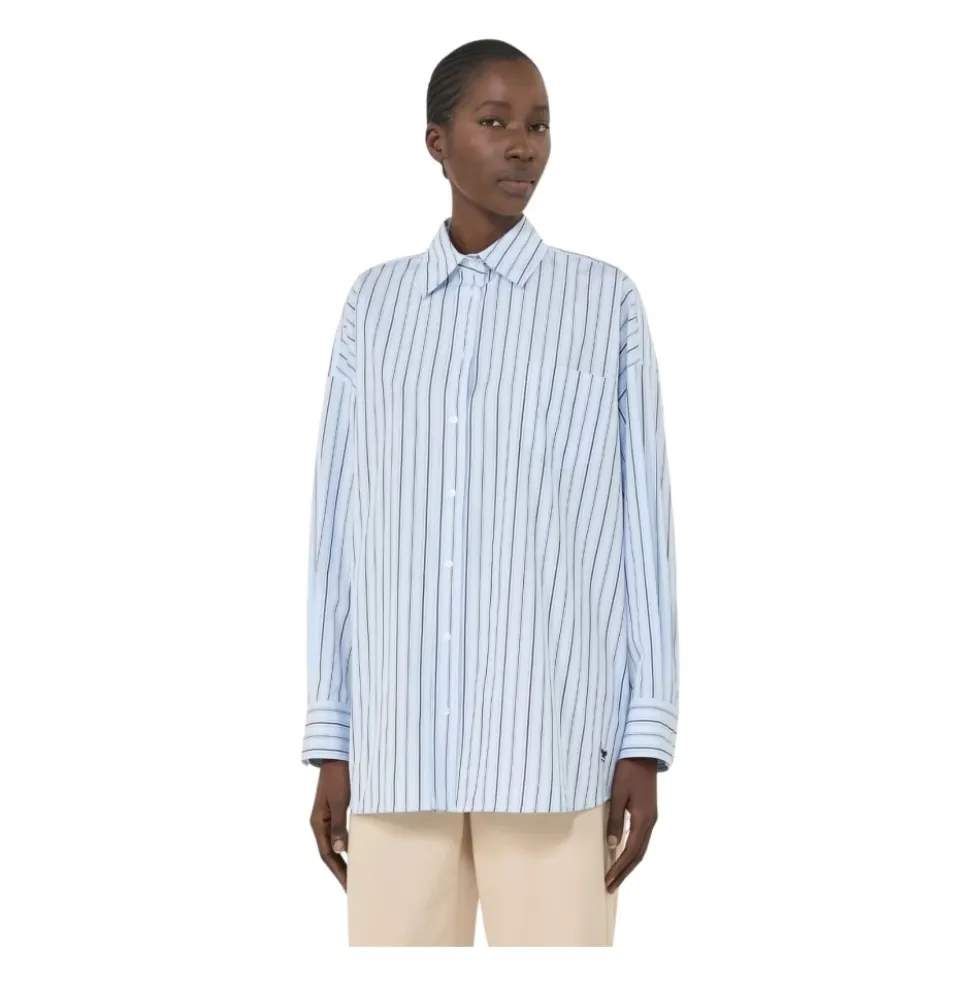 Lang Oversized Stribet Bomuldspoplin Skjorte med Brystlomme og Sommerfuglebroderi