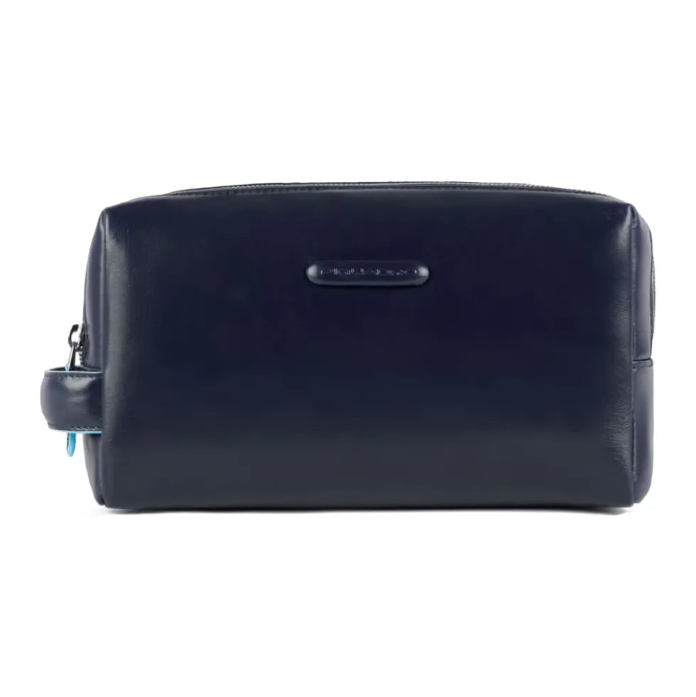 Leather toiletry bag with two dividers