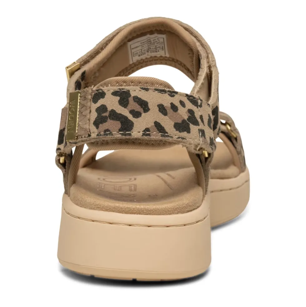 Line Sandal
