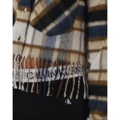 Maglia con bottoni frontali e fondo ritagliato