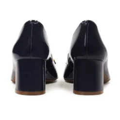 Marineblå lakerede pumps