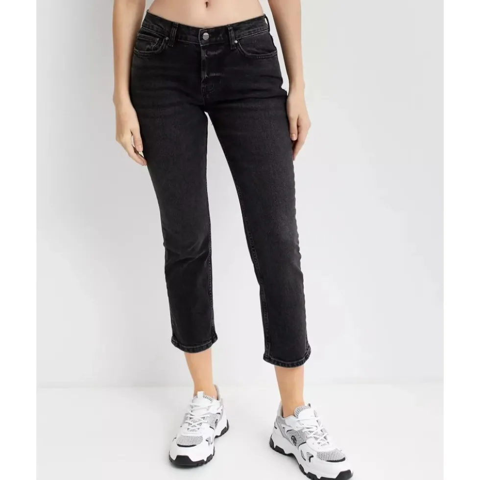 Mid-Rise Jeans