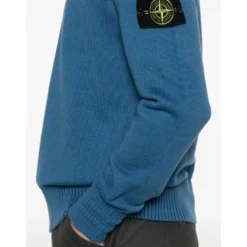 Ribstrikket sweater med badge