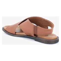 Sandal med krydsrem i læder