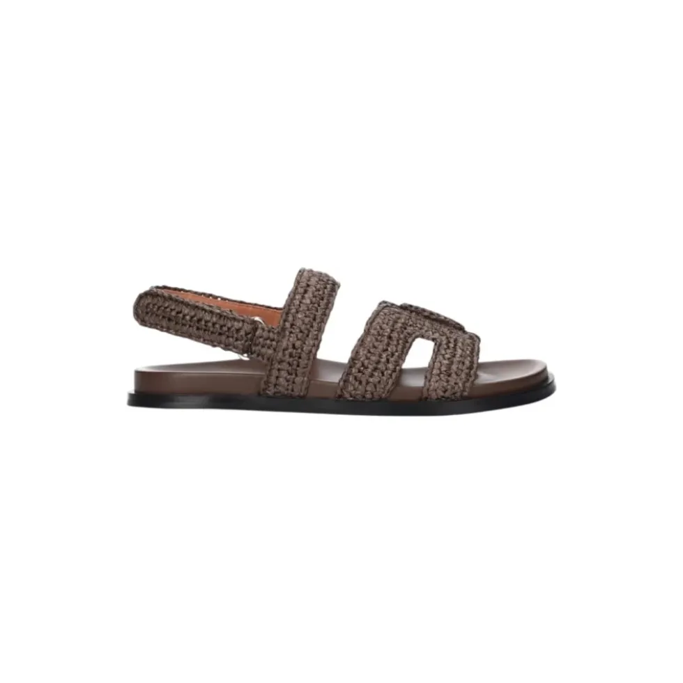 Sandal med raffiaeffekt