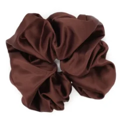 Satin scrunchie med gulddetaljer