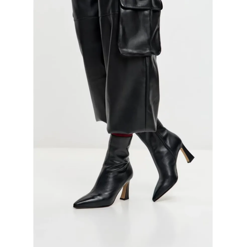 Sculpted Sleek-Heel Ankelstøvle