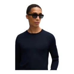 Slim-fit sweater i ren uld med rund hals