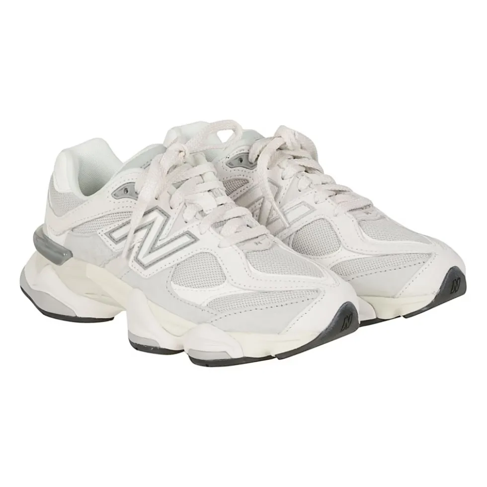 9060 Sneakers