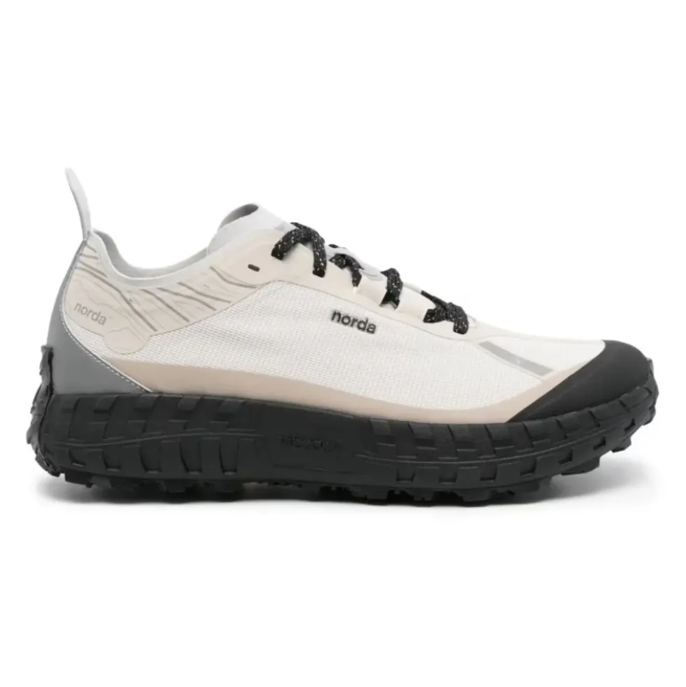 001 Sneakers