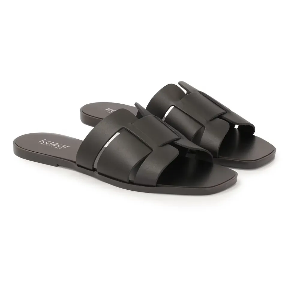 Sorte flip-flops med flad sål