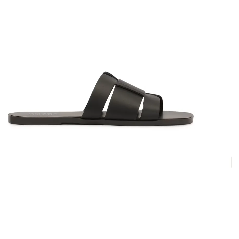 Sorte flip-flops med flad sål