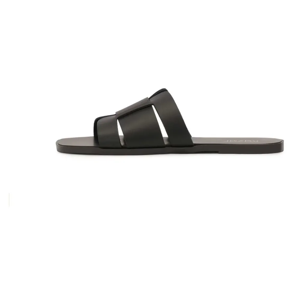 Sorte flip-flops med flad sål