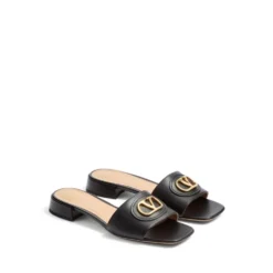 Sort firkantet sandal med åben tå