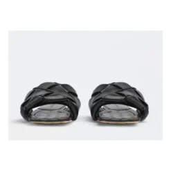 Sort lædersandal med tubulær design