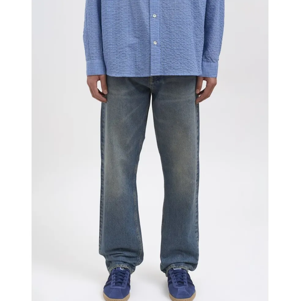 Standard Jeans