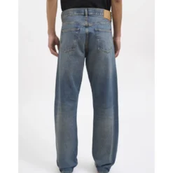 Standard Jeans