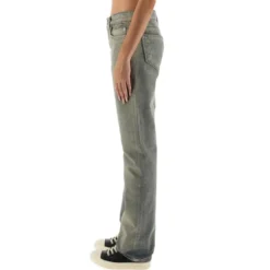 Straight Jeans