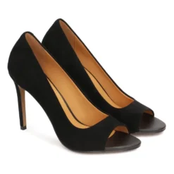 Suede pumps med udskåret overdel.Dette produkt er lille i størrelsen.