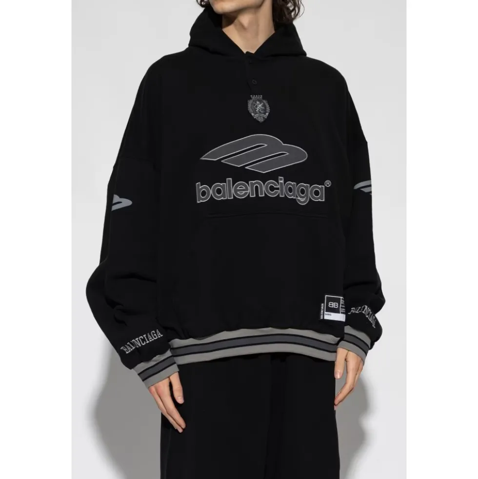 Sweatshirt med patches