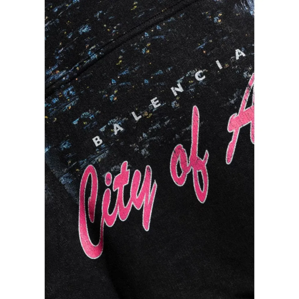 Sweatshirts & Hoodies